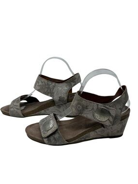 Taos Carousel Floral Ankle Strap Wedge Sandals Tan Womens 10-10.5 New